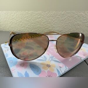 Stylish Gold Aviator Sunglasses Michael Kors
